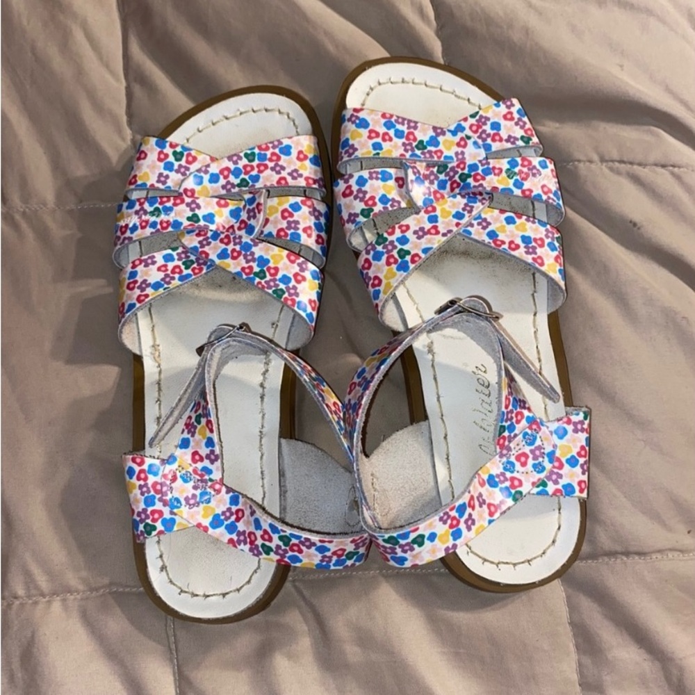 Size 1 Gently Used Flower Print Salt Water Sandals🌸